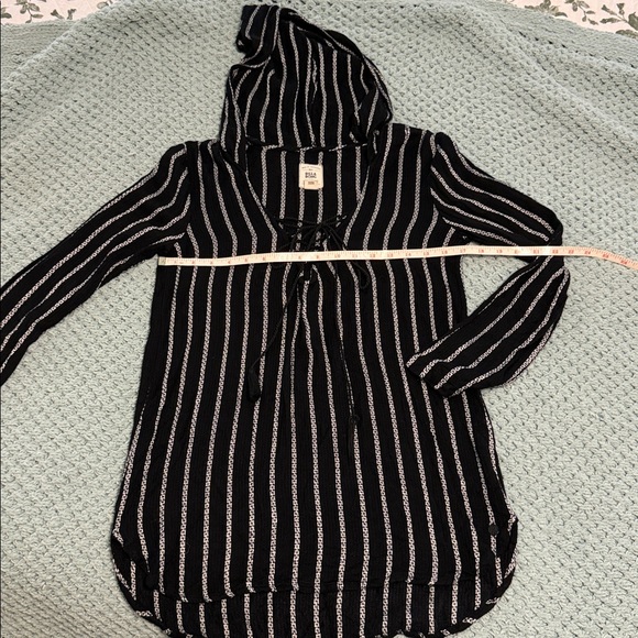 Billabong Black and White Striped Top With Hood - Picture 7 of 8